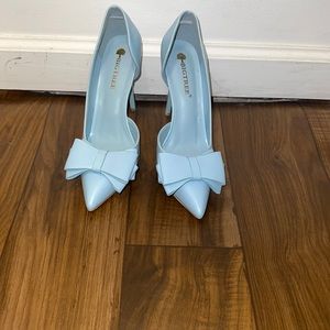 Super cute Baby blue heel